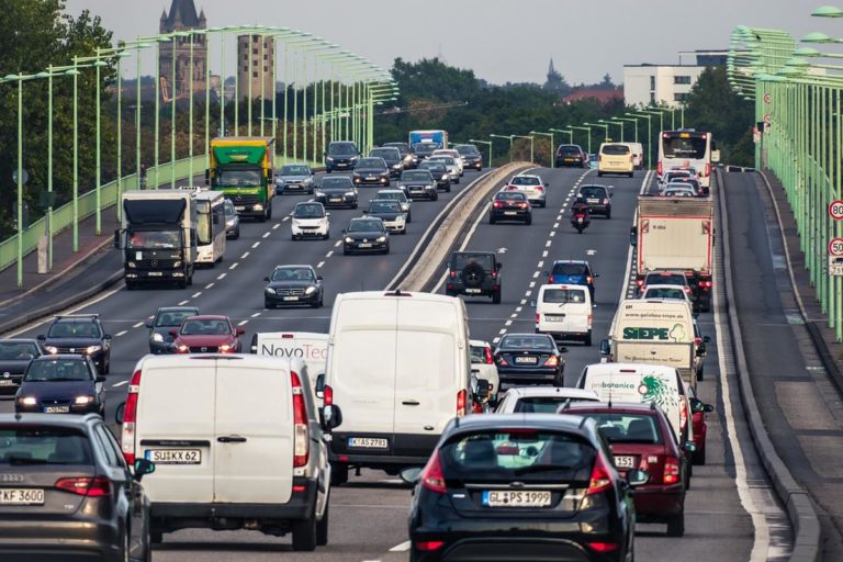 Jakie samochody dostawcze warto zakupić do firmy?