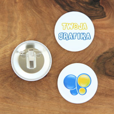 Bardzo dobre i bardzo piękne przypinki z nadrukiem