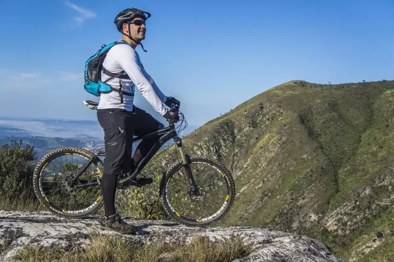 Analiza preferencji klientów w sklepach sportowych: sporty indywidualne vs. drużynowe, akcesoria fitness vs. outdoor